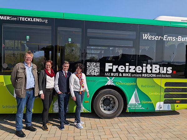 Das VOS-FreizeitBus-Team freut sich auf dem Saisonstart am 1. Mai 2026.